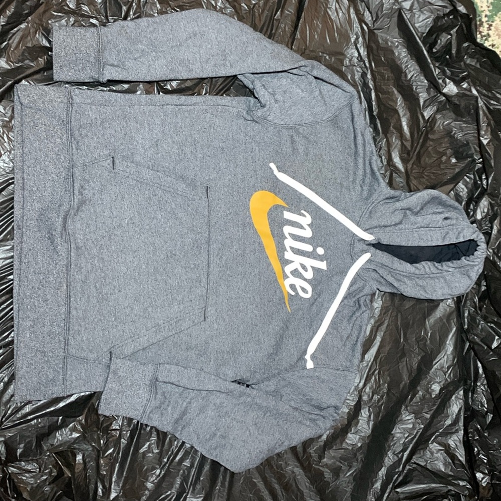 Nike Hooded Sweatshirt (size medium)
